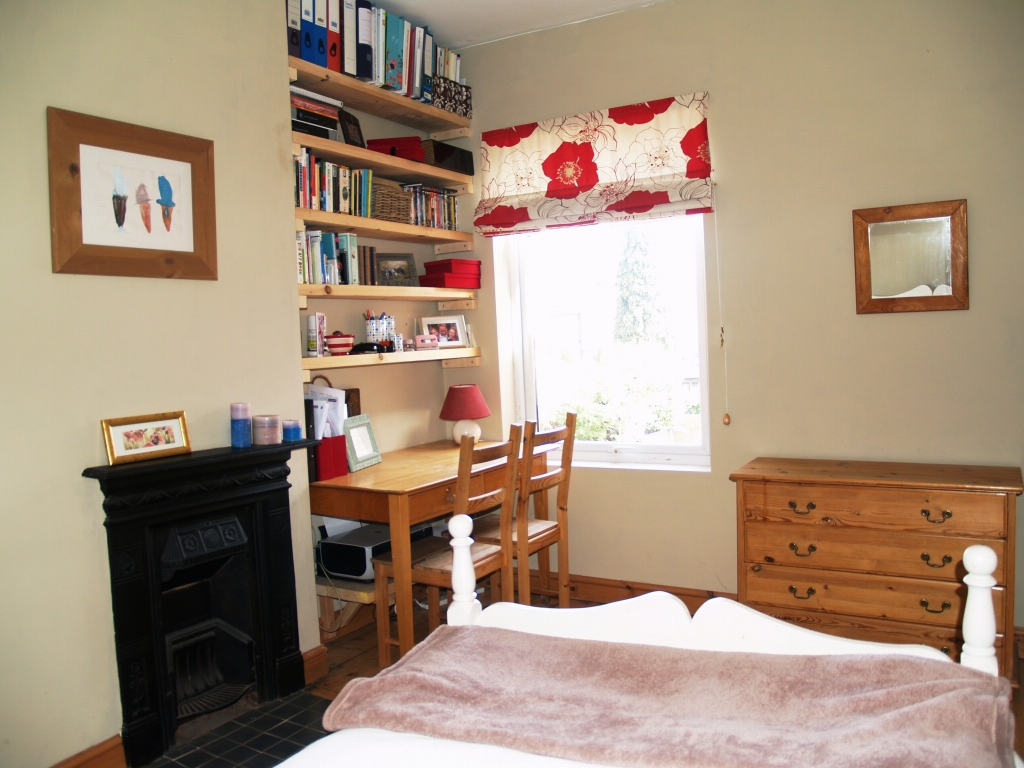 2 bedroom mid terraced house SSTC in Birmingham - photograph 7.