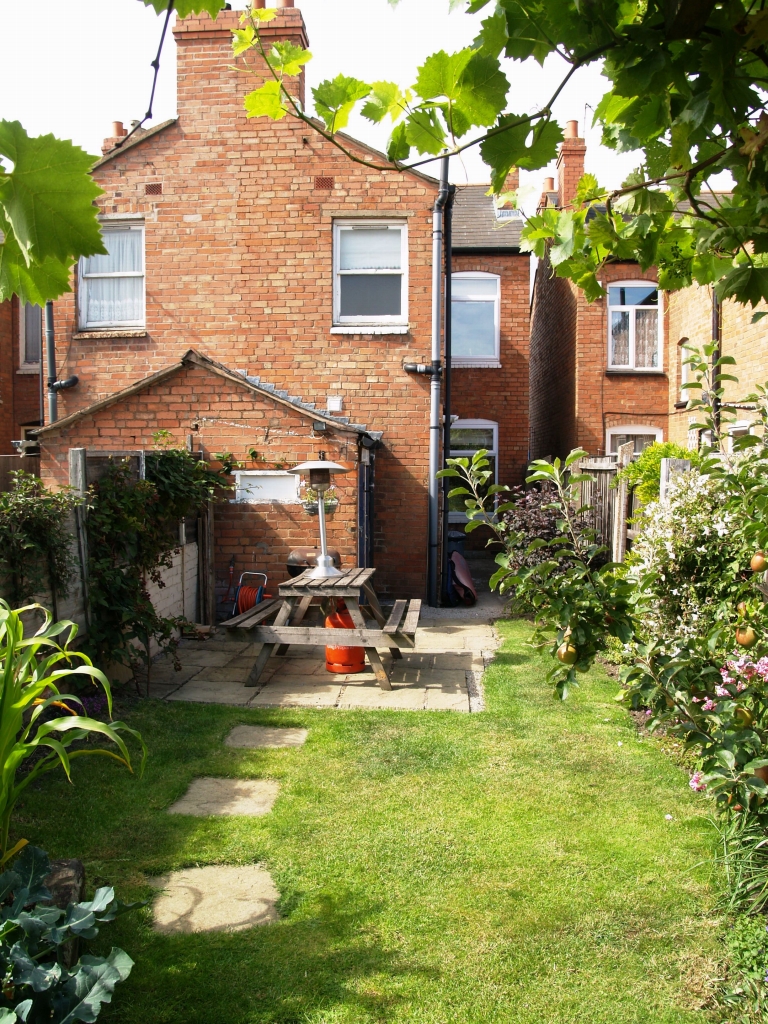 2 bedroom mid terraced house SSTC in Birmingham - photograph 9.