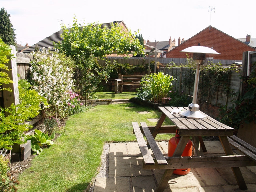 2 bedroom mid terraced house SSTC in Birmingham - photograph 10.