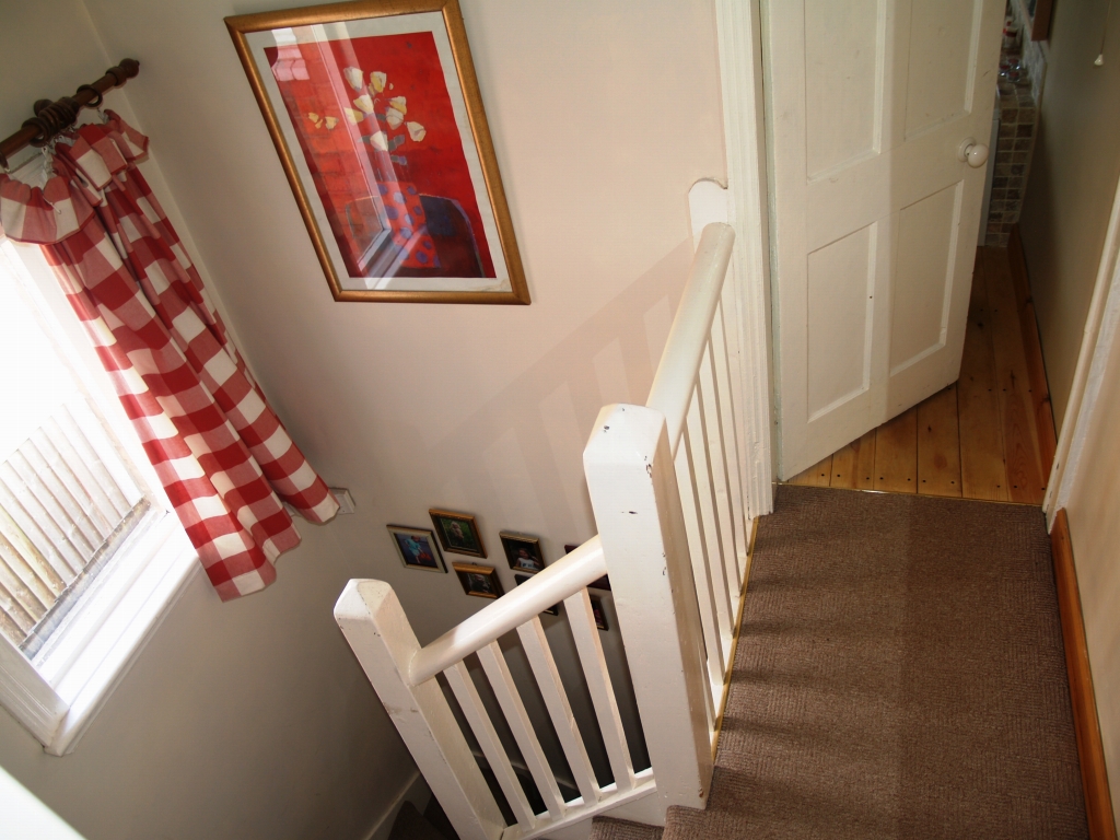 2 bedroom mid terraced house SSTC in Birmingham - photograph 8.