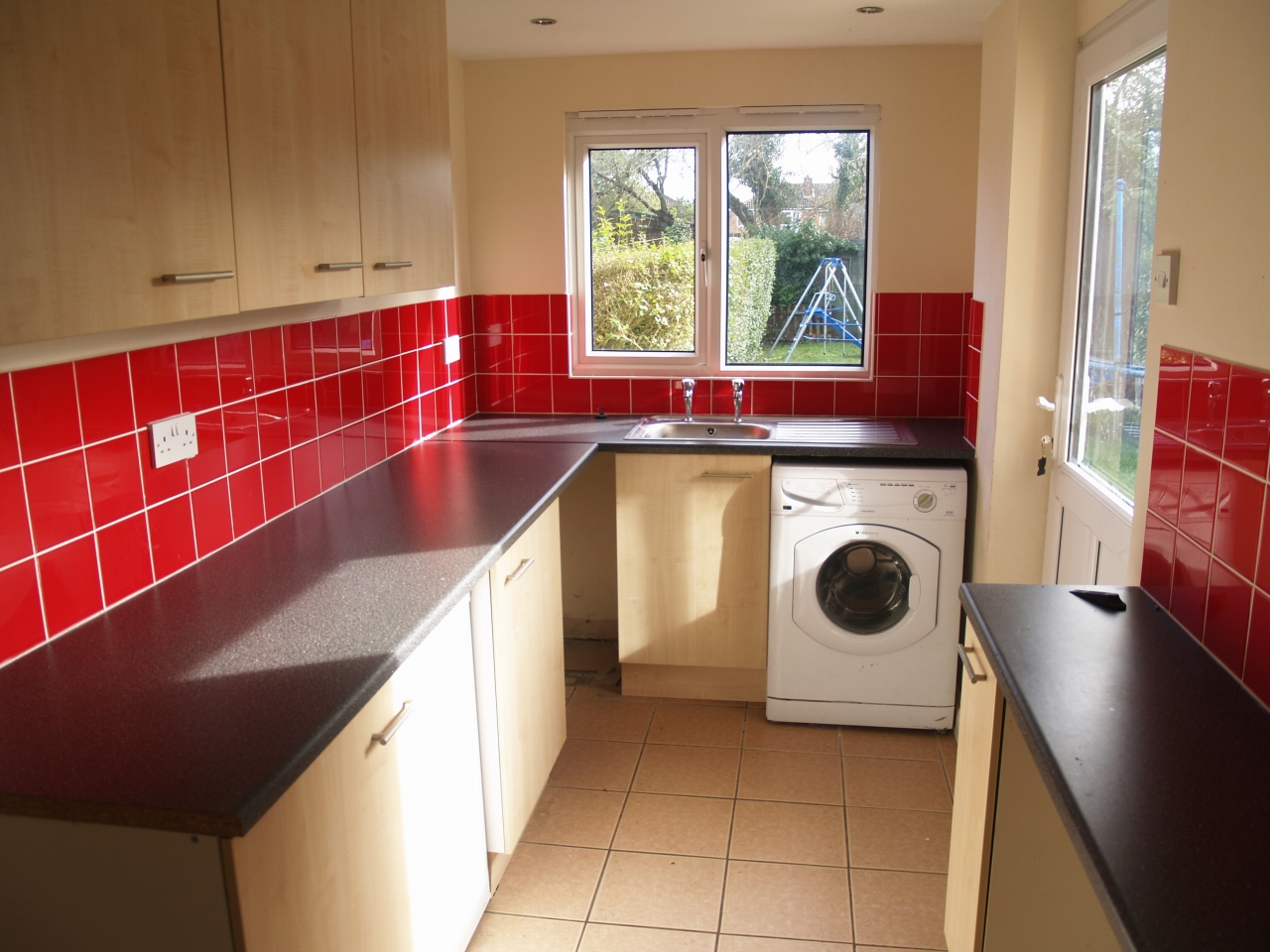 3 bedroom semi detached house SSTC in Solihull - photograph 4.