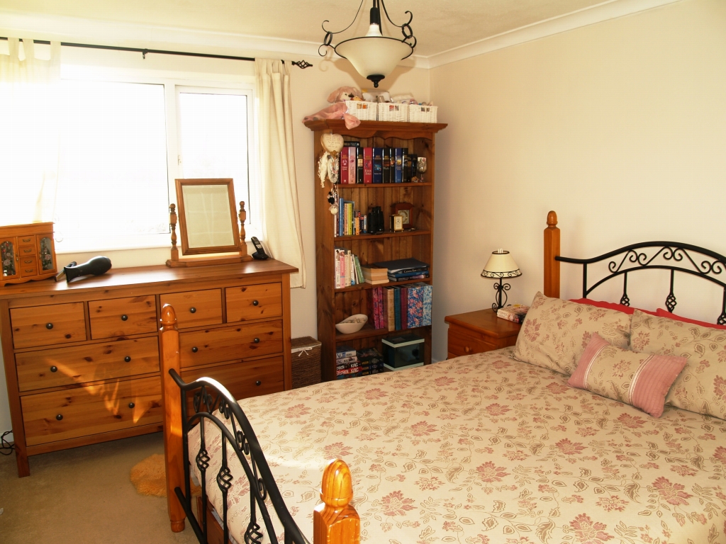 3 bedroom mid terraced house SSTC in Birmingham - photograph 5.