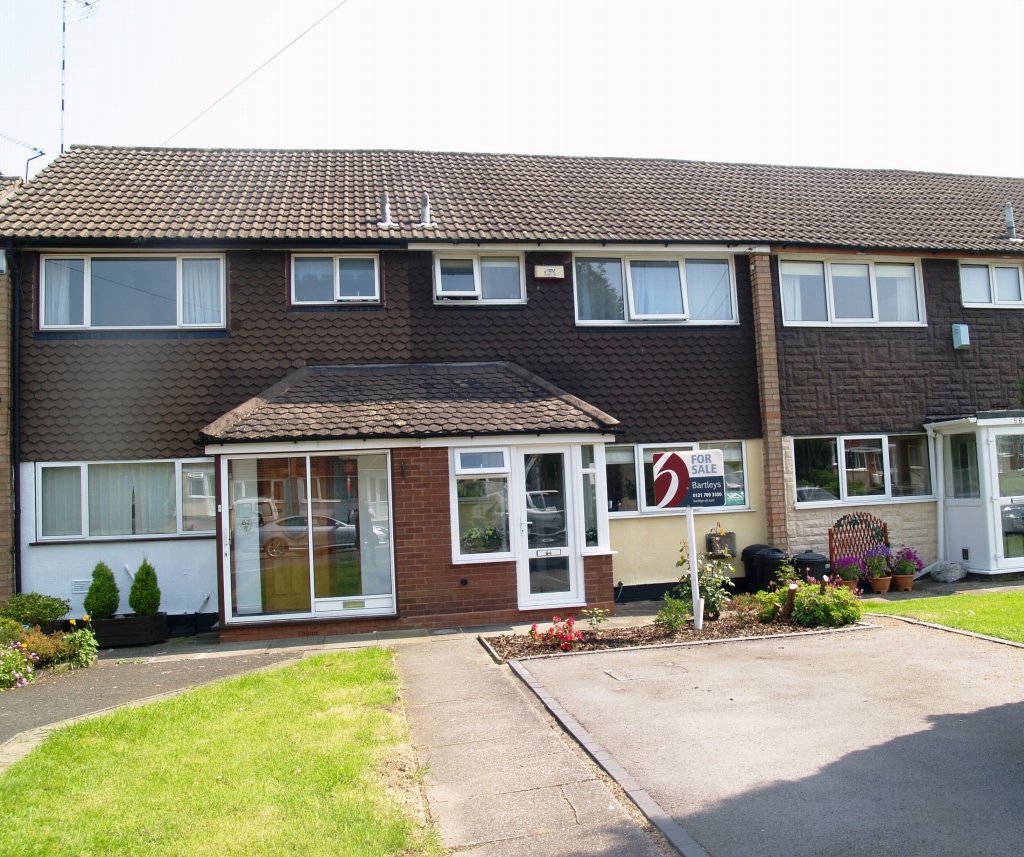 3 bedroom mid terraced house SSTC in Birmingham - photograph 1.