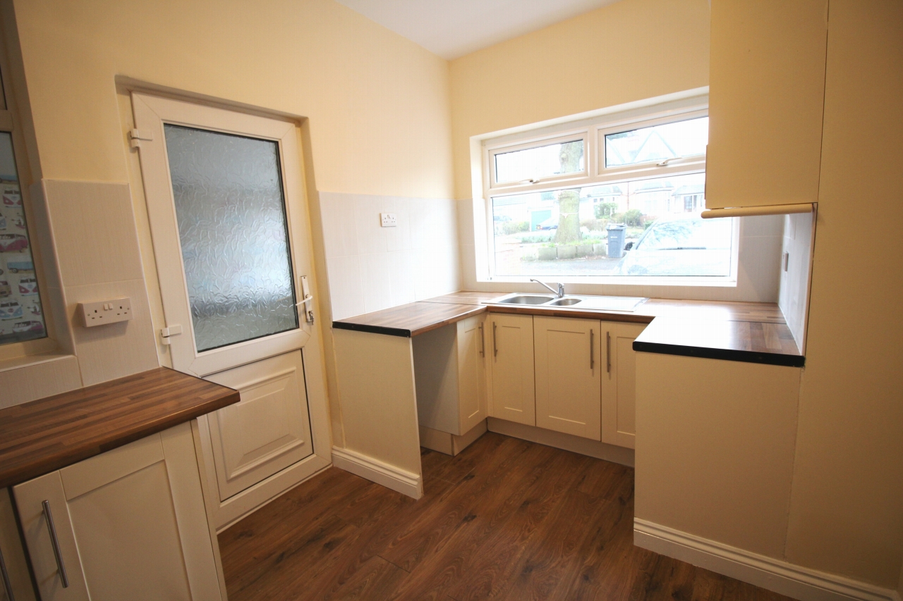 2 bedroom detached bungalow SSTC in Birmingham - photograph 6.