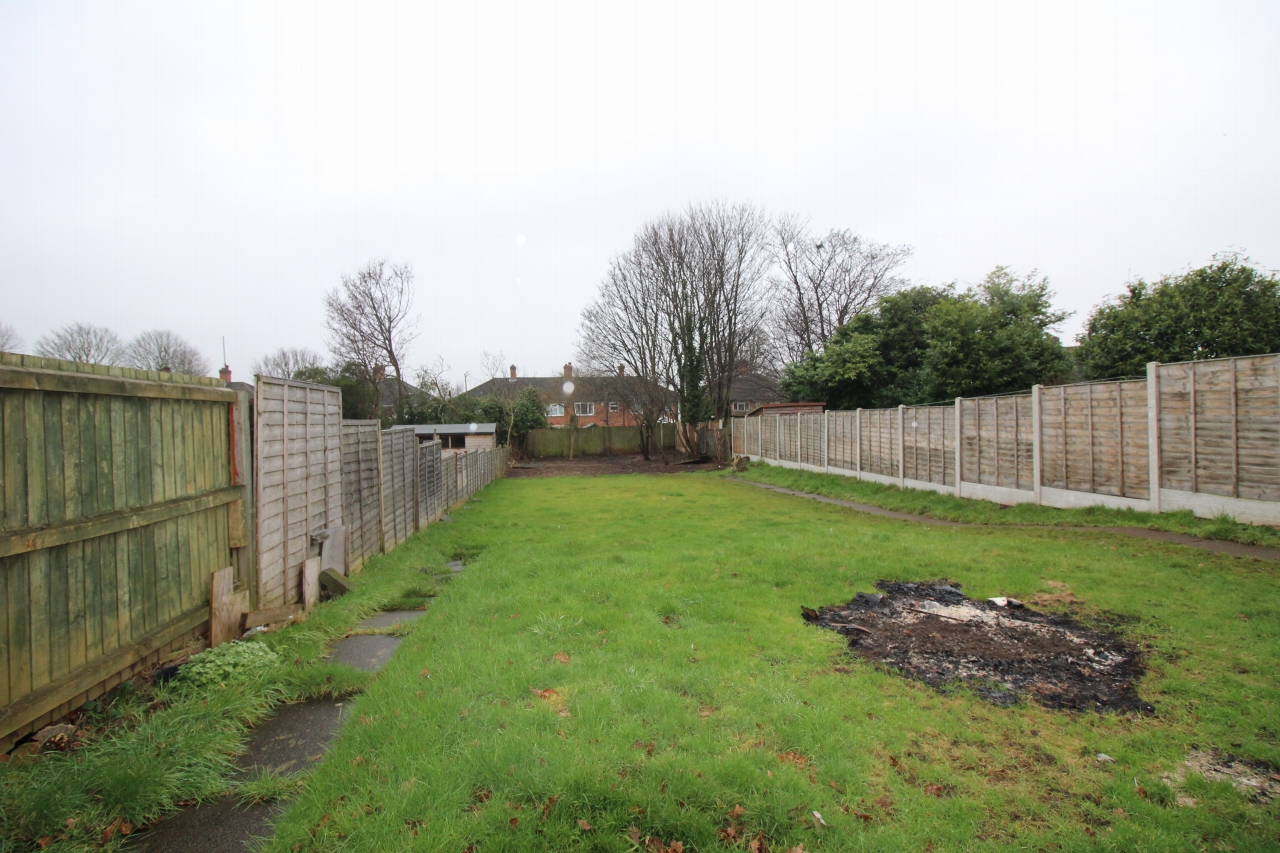 2 bedroom detached bungalow SSTC in Birmingham - photograph 7.