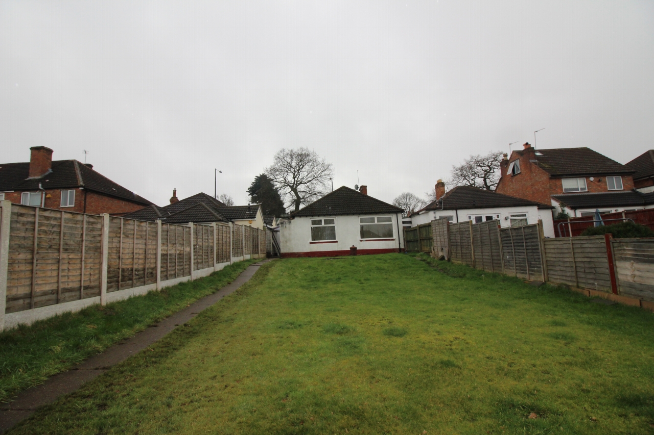 2 bedroom detached bungalow SSTC in Birmingham - photograph 8.