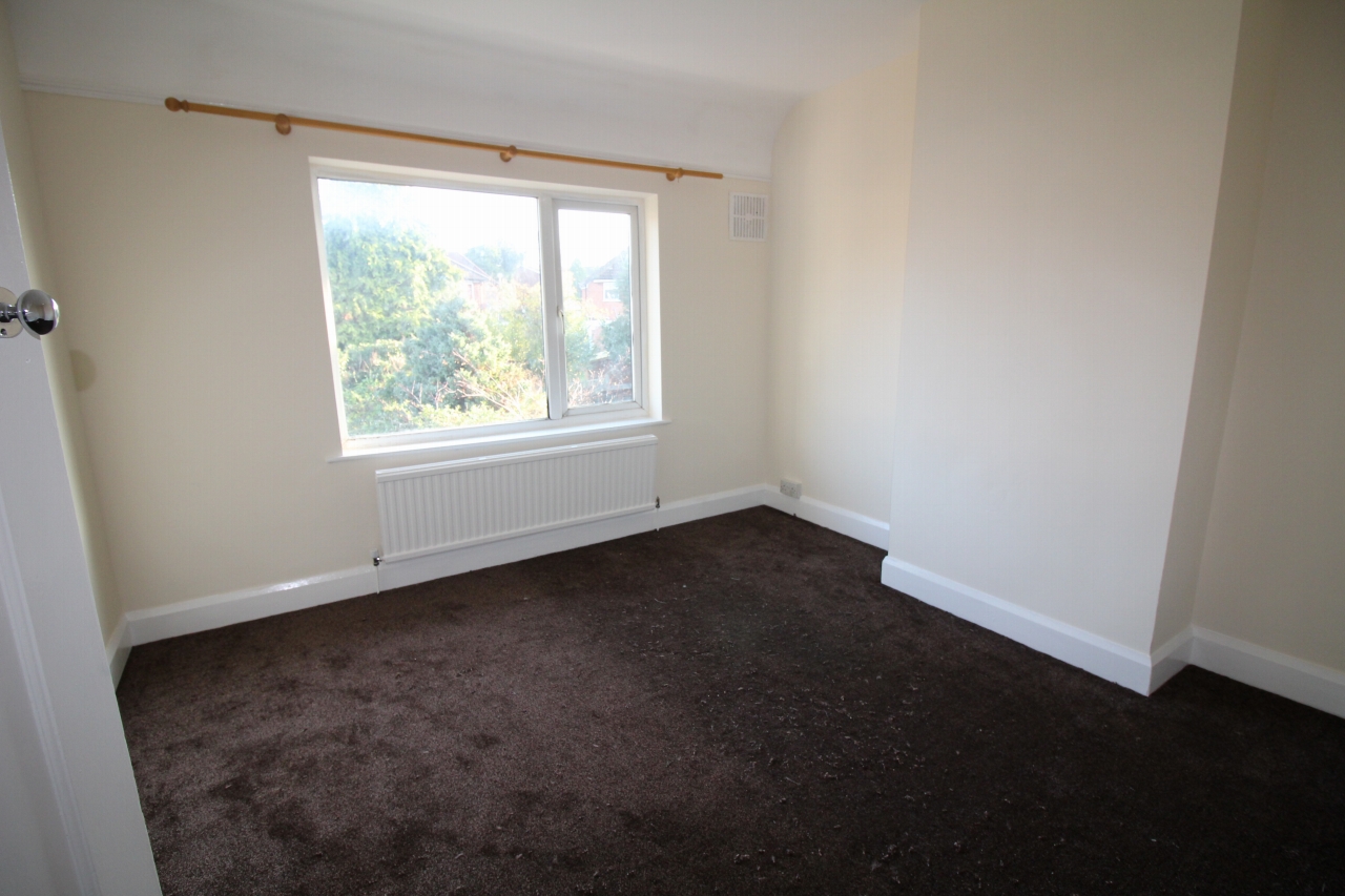 3 bedroom semi detached house SSTC in Solihull - photograph 7.