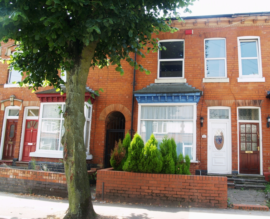 3 bedroom mid terraced house SSTC in Birmingham - photograph 1.