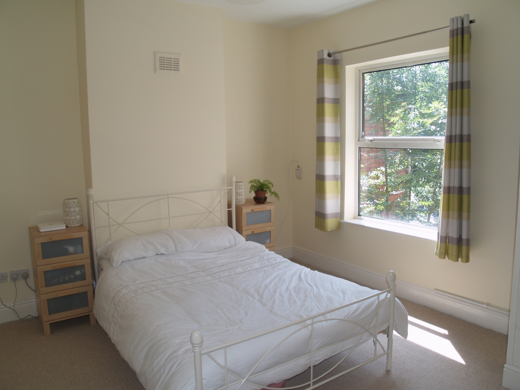 3 bedroom mid terraced house SSTC in Birmingham - photograph 9.