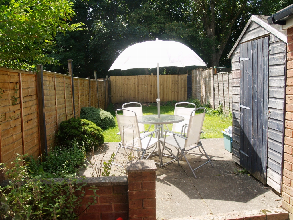 3 bedroom mid terraced house SSTC in Birmingham - photograph 10.