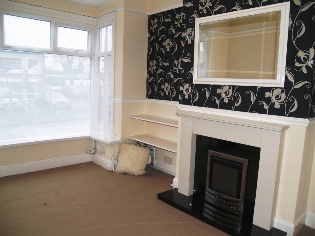 3 bedroom mid terraced house SSTC in Birmingham - photograph 3.