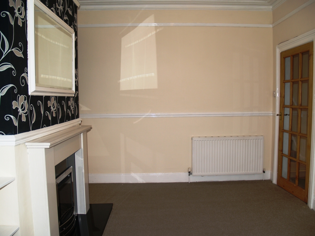 3 bedroom mid terraced house SSTC in Birmingham - photograph 4.