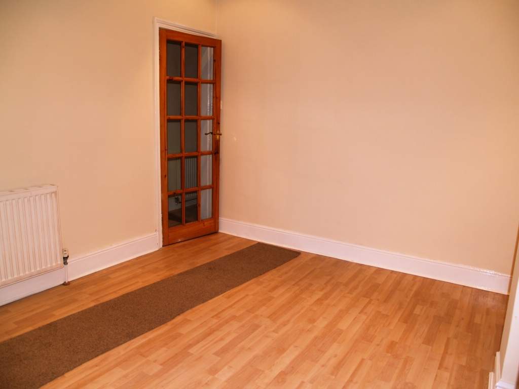 3 bedroom mid terraced house SSTC in Birmingham - photograph 5.