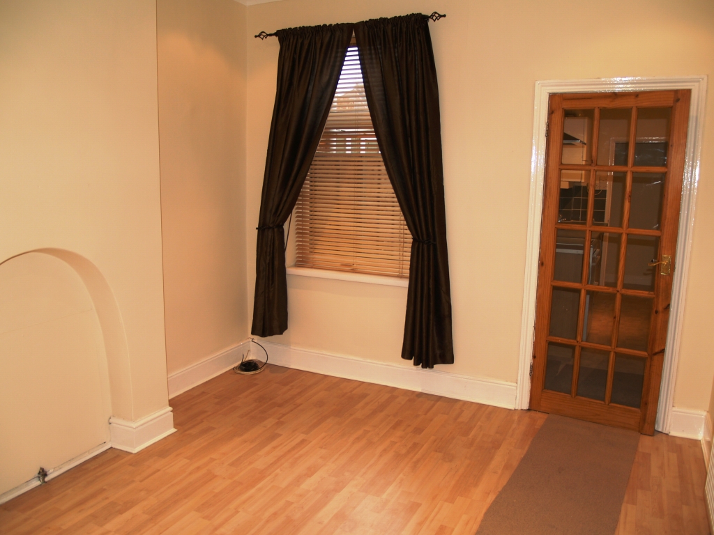 3 bedroom mid terraced house SSTC in Birmingham - photograph 6.