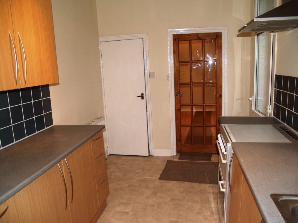 3 bedroom mid terraced house SSTC in Birmingham - photograph 8.