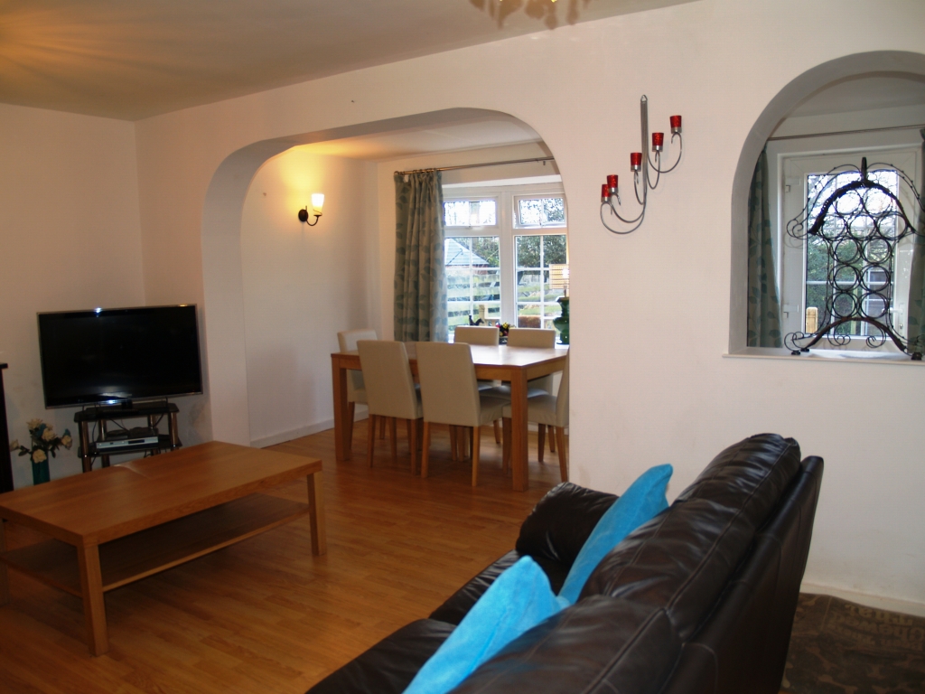 3 bedroom mid terraced house SSTC in Solihull - photograph 3.