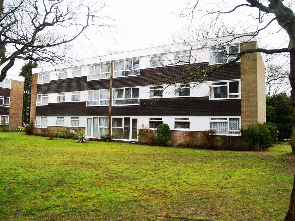 3 bedroom ground floor apartment SSTC in Solihull - Main Image.