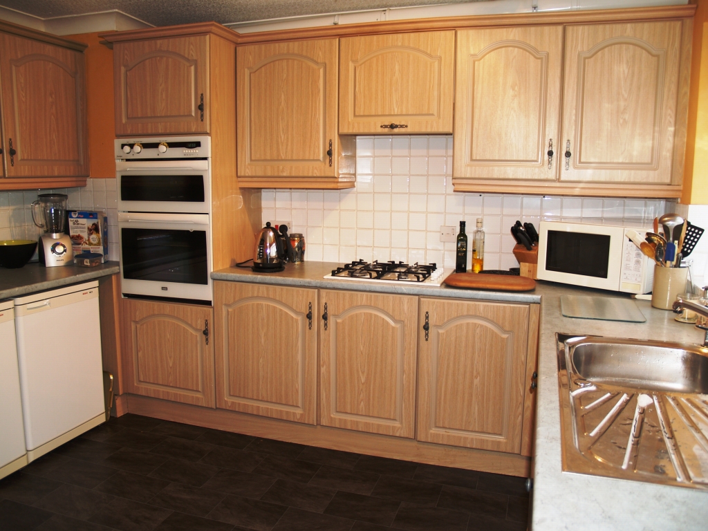 3 bedroom ground floor apartment SSTC in Solihull - photograph 6.