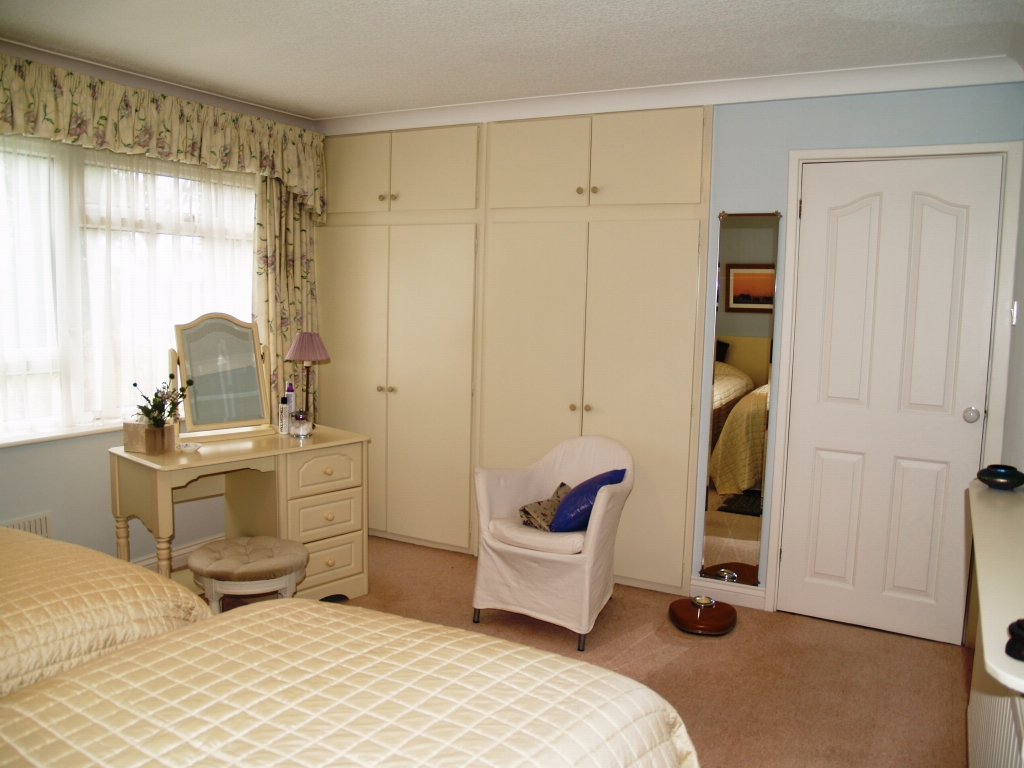 3 bedroom ground floor apartment SSTC in Solihull - photograph 9.