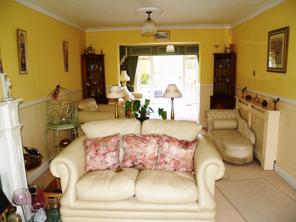 3 bedroom semi detached house SSTC in Solihull - photograph 3.