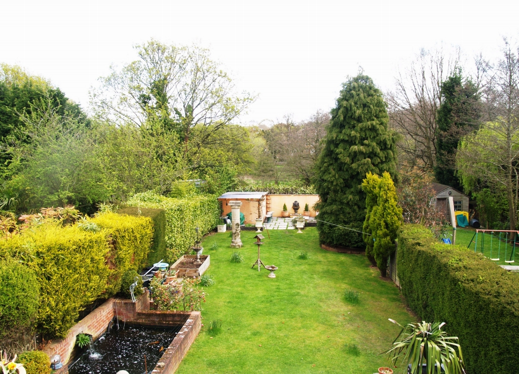 3 bedroom semi detached house SSTC in Solihull - photograph 12.