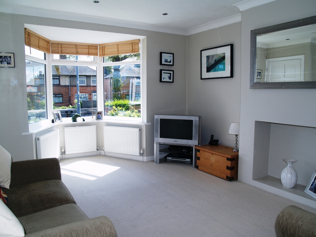 3 bedroom mid terraced house SSTC in Birmingham - photograph 3.