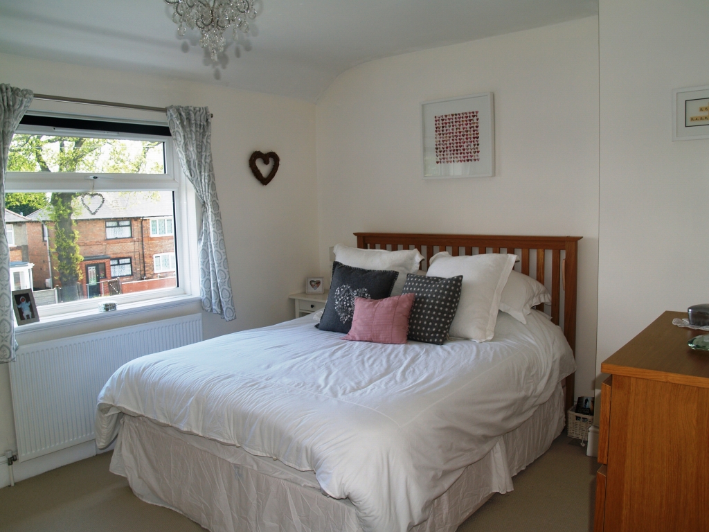 3 bedroom mid terraced house SSTC in Birmingham - photograph 8.