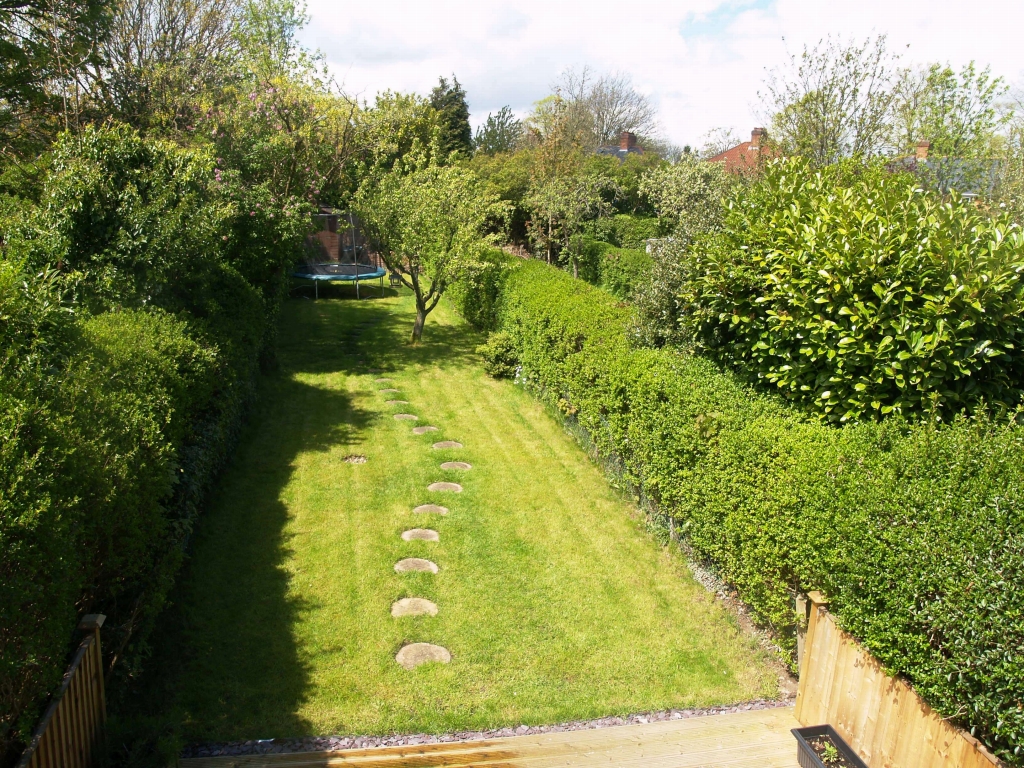 3 bedroom mid terraced house SSTC in Birmingham - photograph 12.