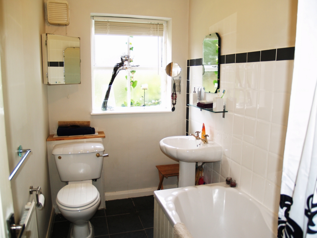 3 bedroom semi detached house SSTC in Birmingham - photograph 7.