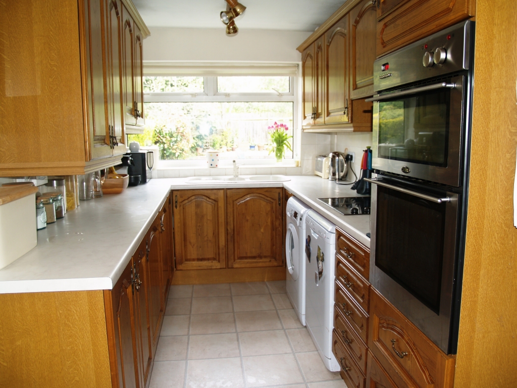 3 bedroom semi detached house SSTC in Solihull - photograph 5.