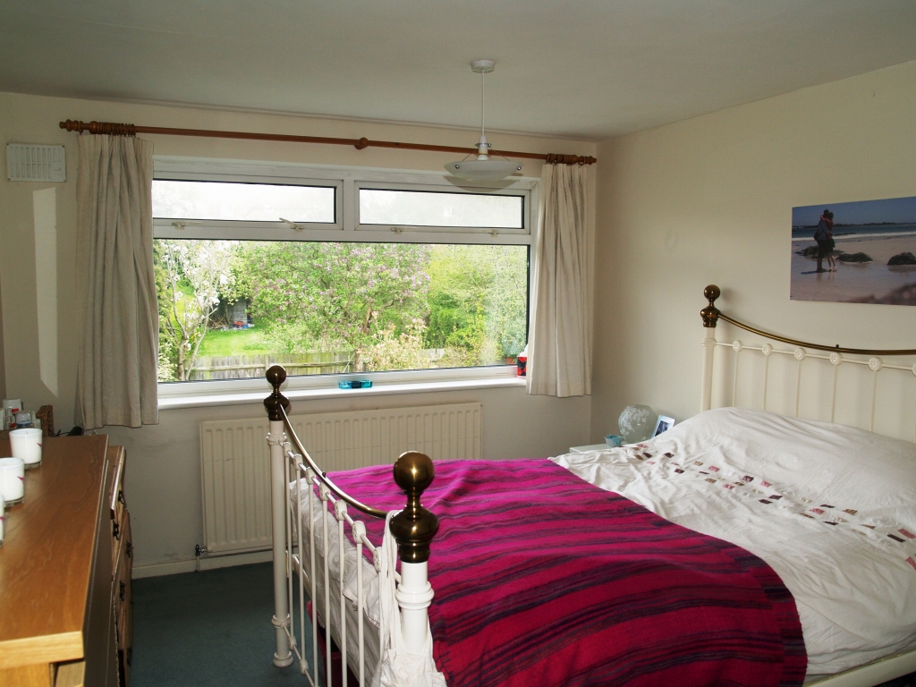 3 bedroom semi detached house SSTC in Solihull - photograph 7.