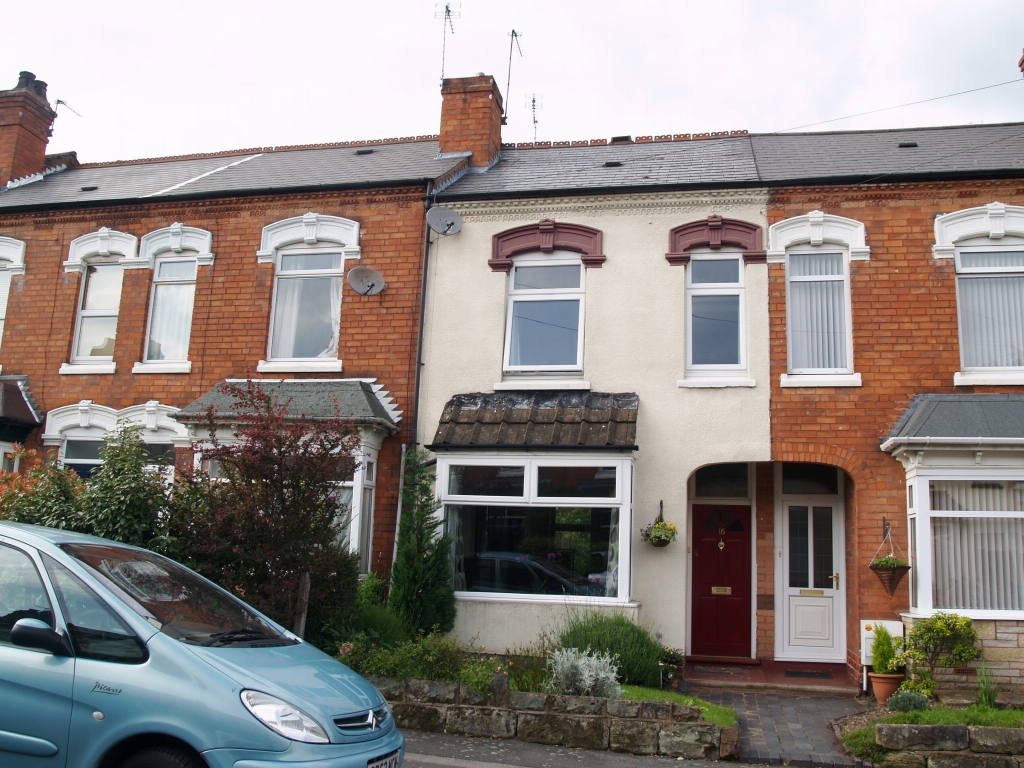 3 bedroom mid terraced house SSTC in Birmingham - photograph 2.