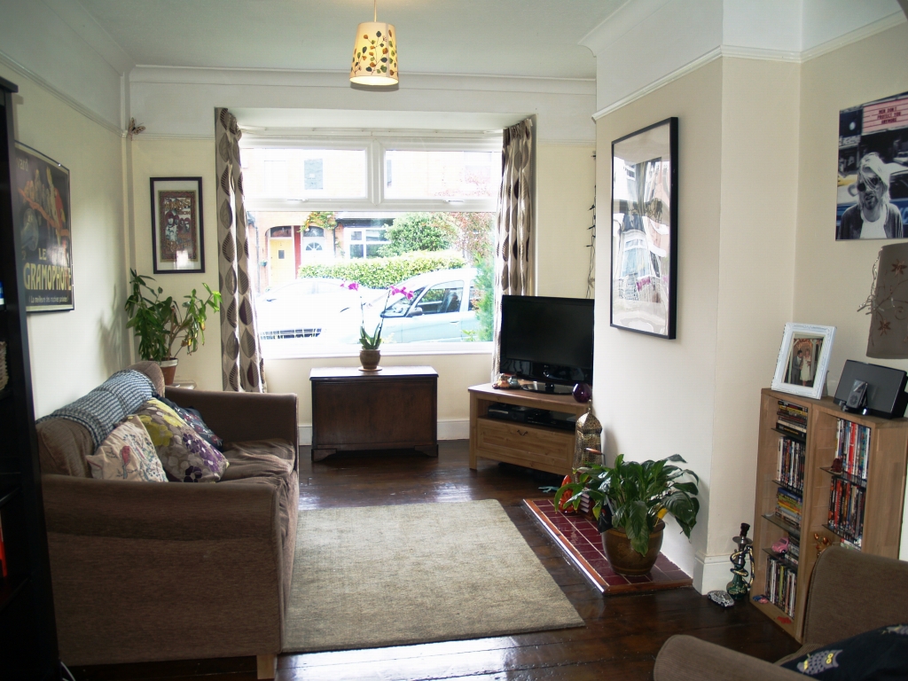 3 bedroom mid terraced house SSTC in Birmingham - photograph 3.