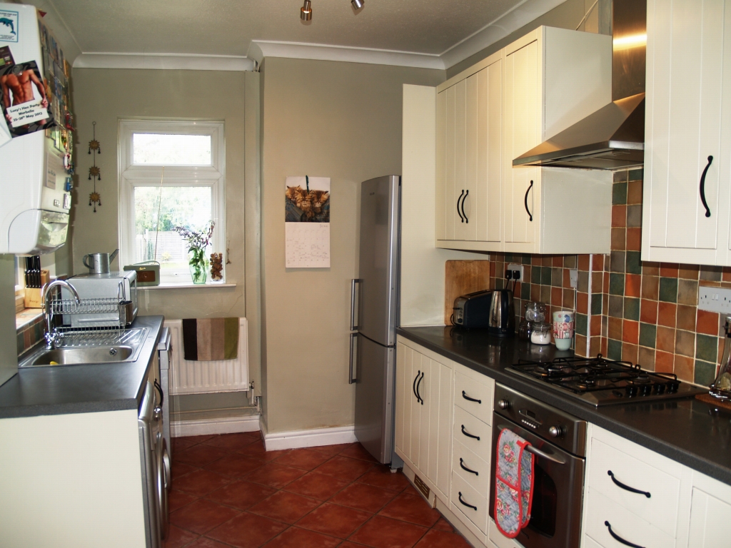 3 bedroom mid terraced house SSTC in Birmingham - photograph 5.