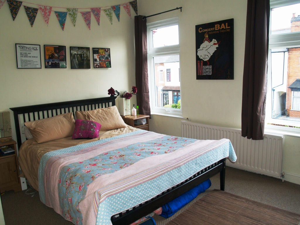 3 bedroom mid terraced house SSTC in Birmingham - photograph 7.