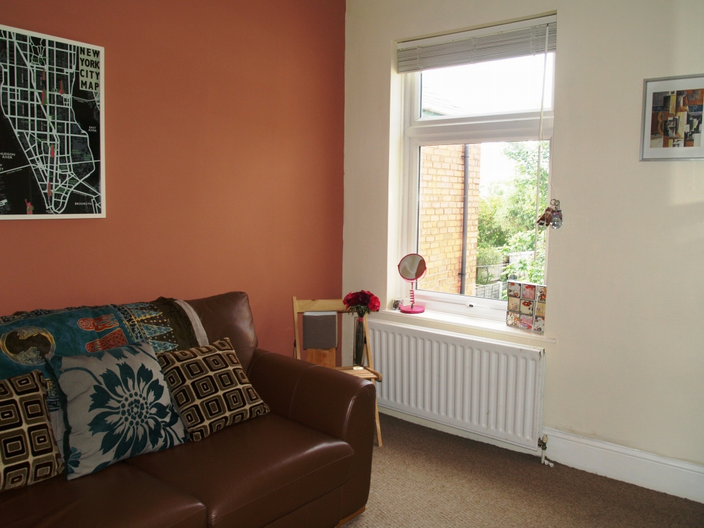 3 bedroom mid terraced house SSTC in Birmingham - photograph 8.