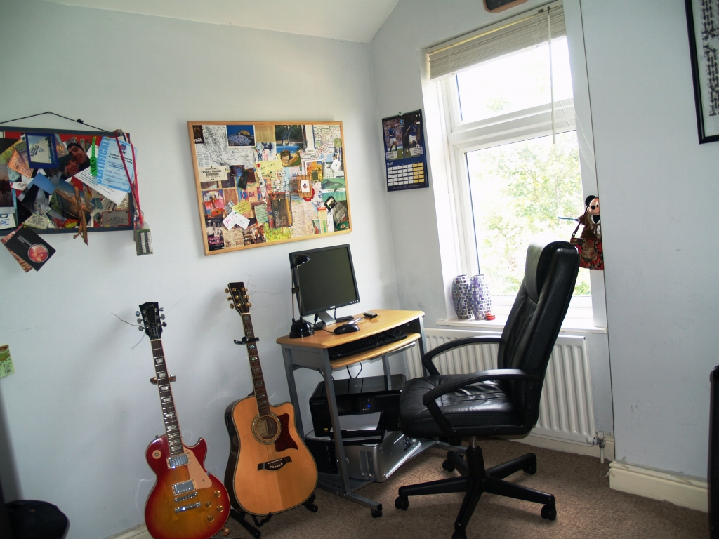 3 bedroom mid terraced house SSTC in Birmingham - photograph 9.