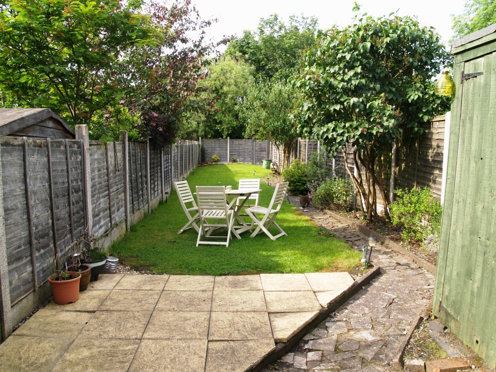 3 bedroom mid terraced house SSTC in Birmingham - photograph 10.