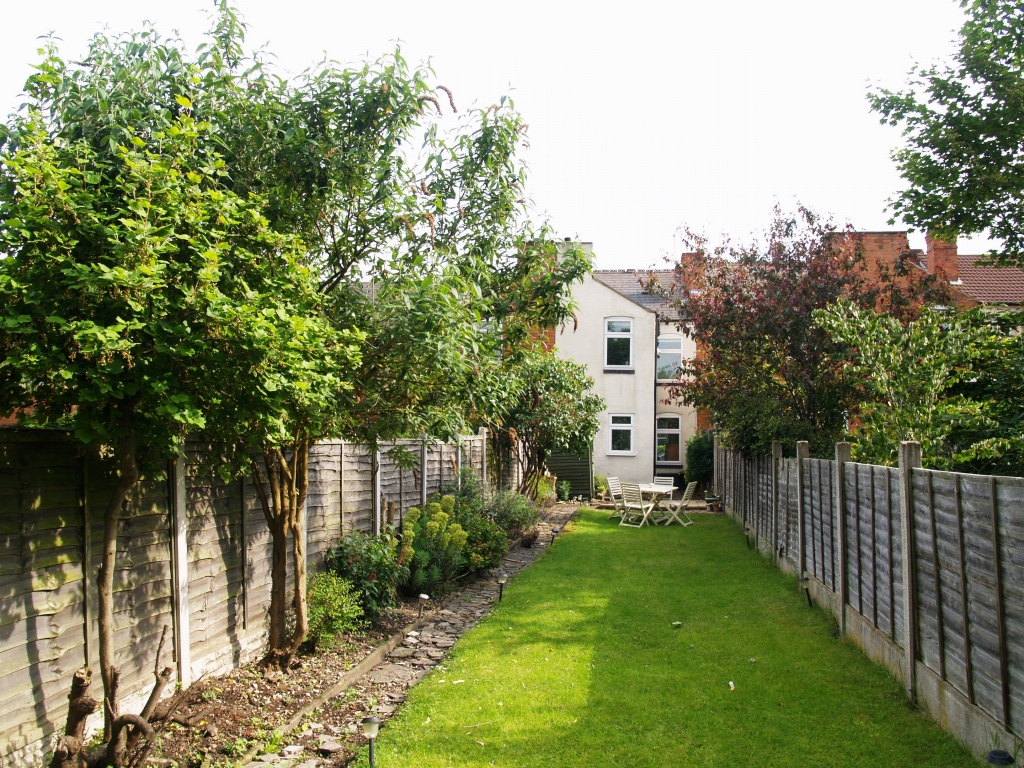 3 bedroom mid terraced house SSTC in Birmingham - photograph 11.