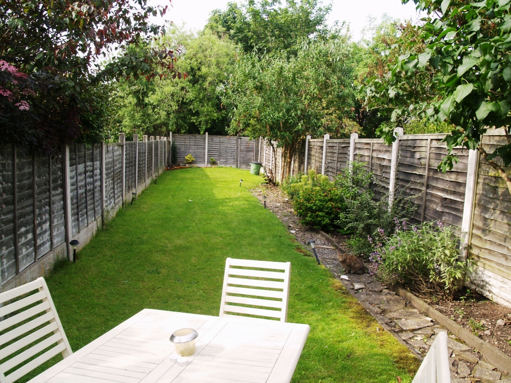 3 bedroom mid terraced house SSTC in Birmingham - photograph 12.