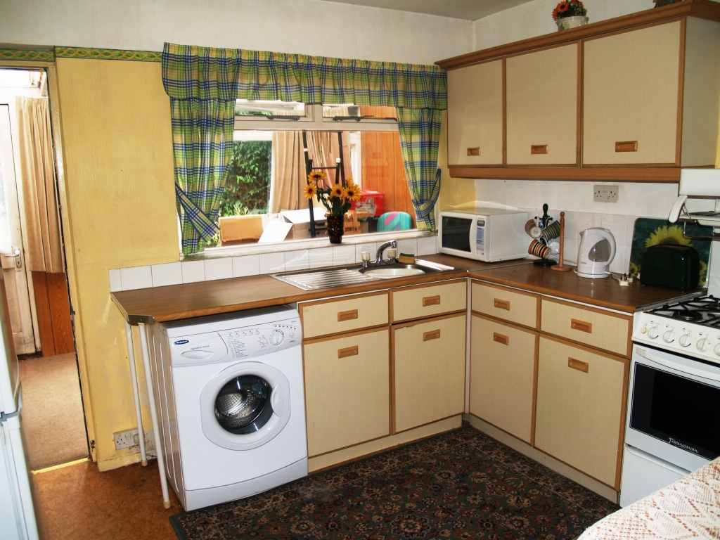 3 bedroom end terraced house SSTC in Birmingham - photograph 3.