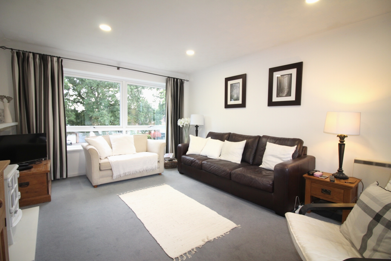 2 bedroom first floor apartment Application Made in Solihull - photograph 3.