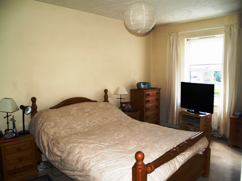 4 bedroom semi detached house SSTC in Solihull - photograph 7.