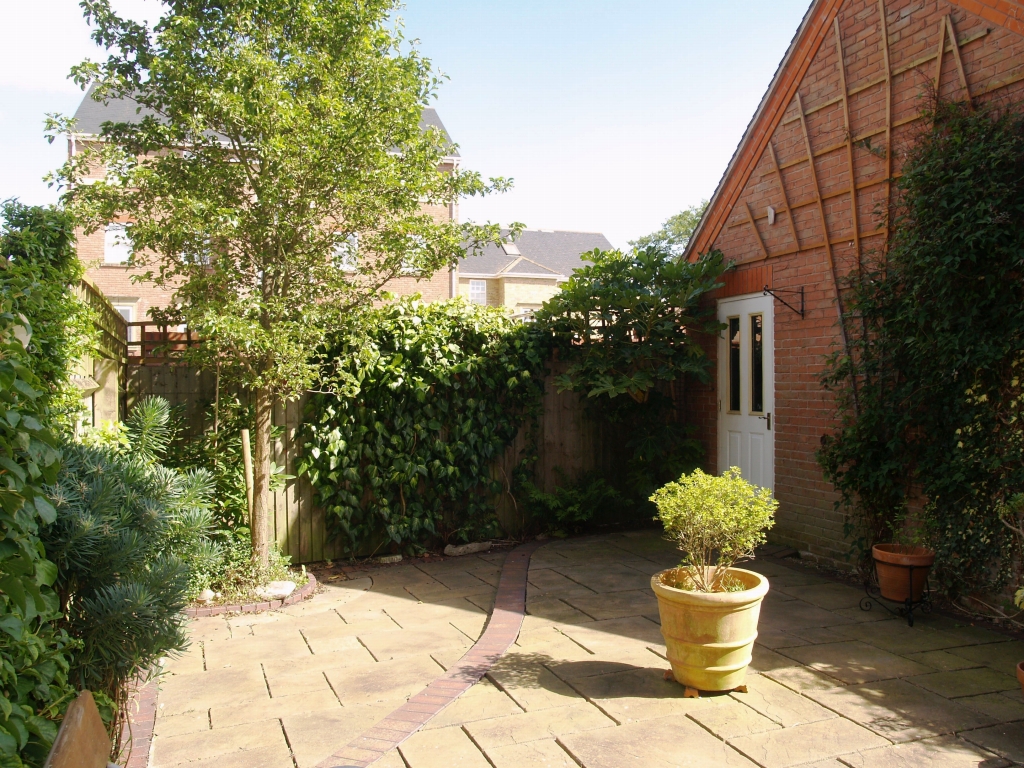 4 bedroom semi detached house SSTC in Solihull - photograph 11.