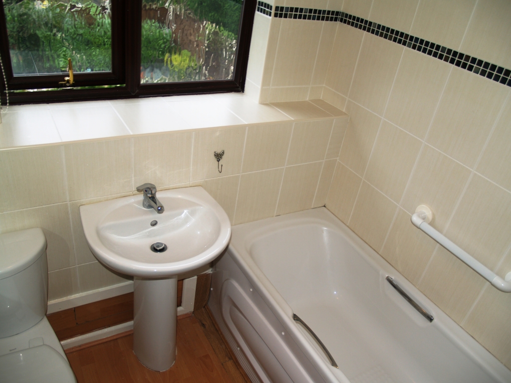 3 bedroom detached house SSTC in Birmingham - photograph 9.