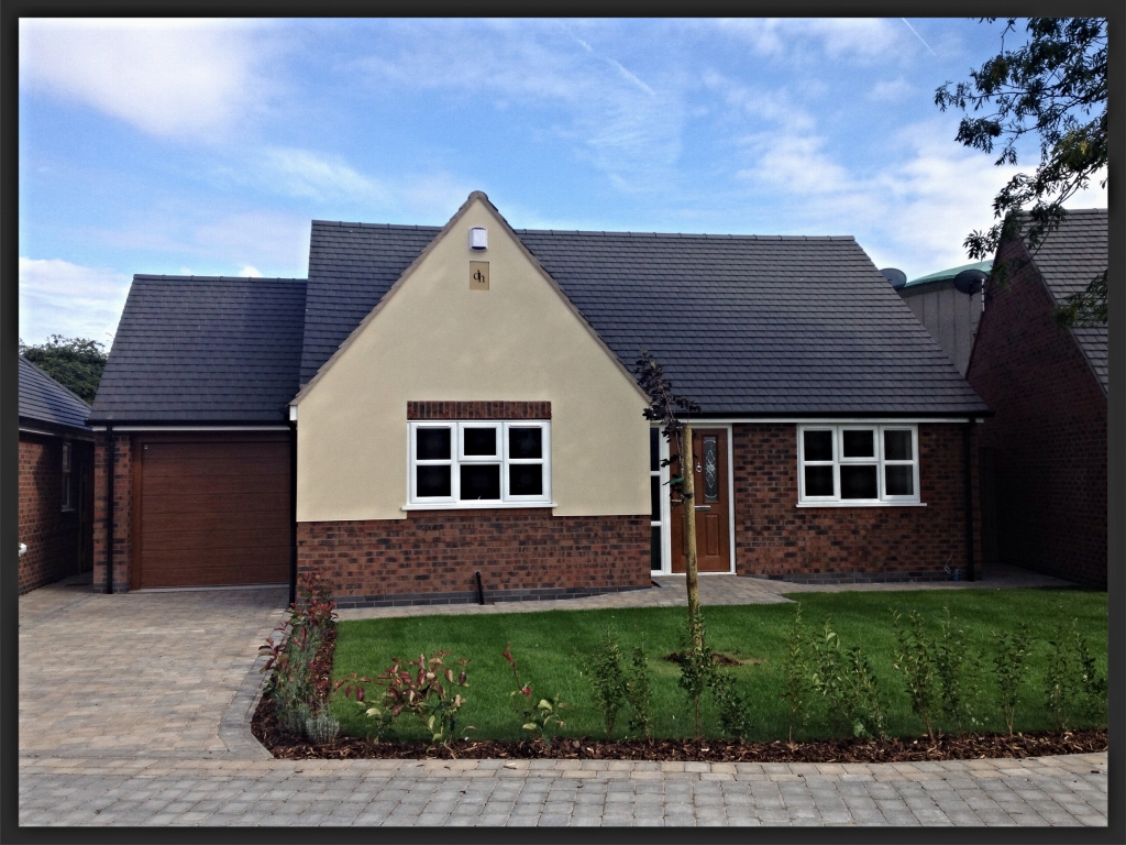 2 bedroom detached bungalow SSTC in Birmingham - photograph 2.