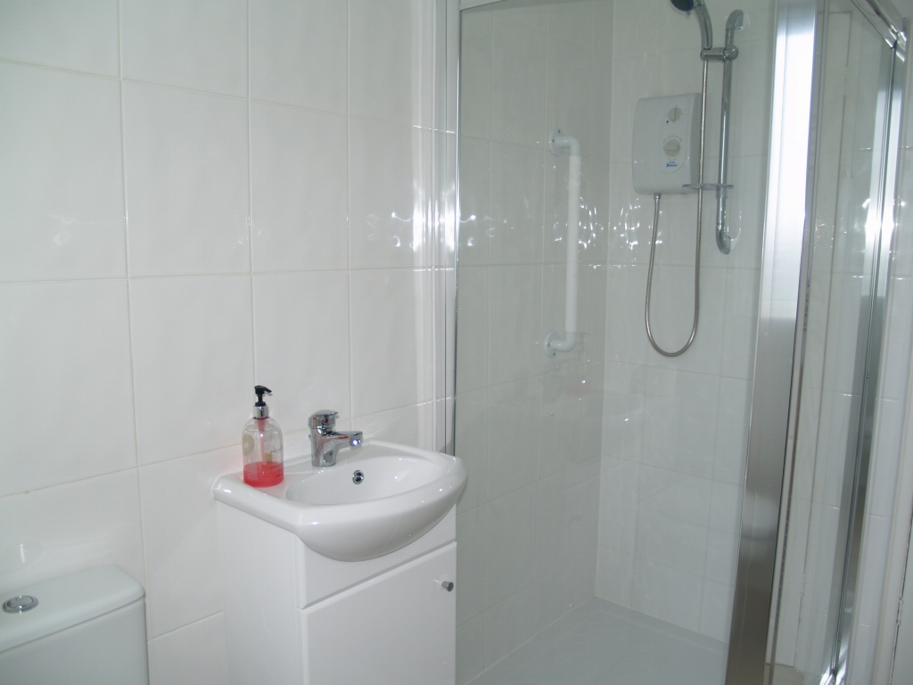 3 bedroom semi detached house SSTC in Birmingham - photograph 8.