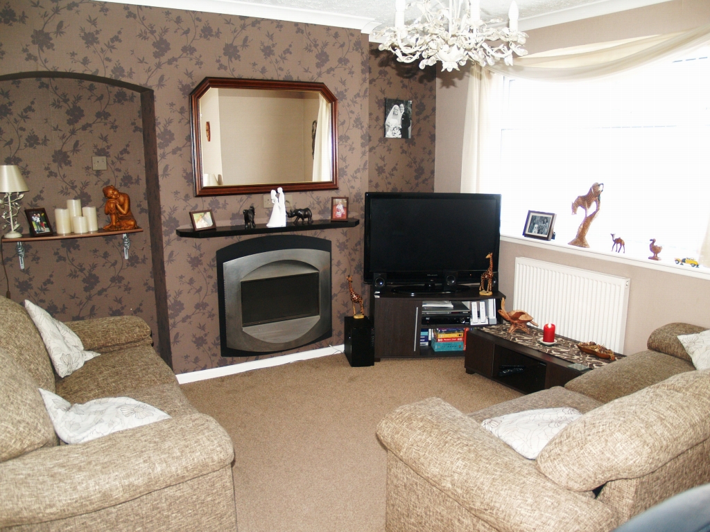 2 bedroom mid terraced house SSTC in Birmingham - photograph 2.