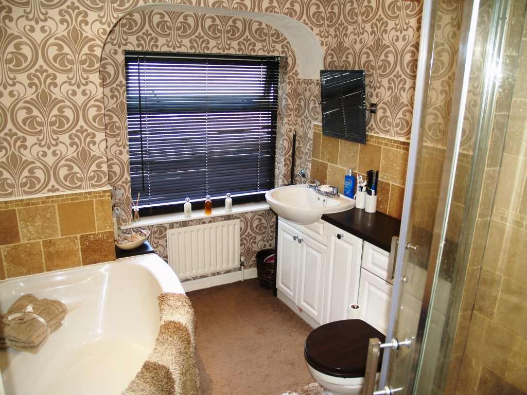 2 bedroom mid terraced house SSTC in Birmingham - photograph 9.