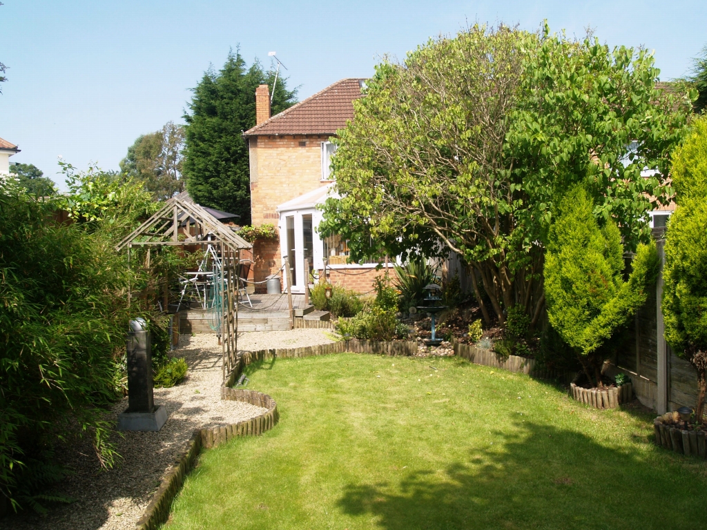 2 bedroom mid terraced house SSTC in Birmingham - photograph 11.